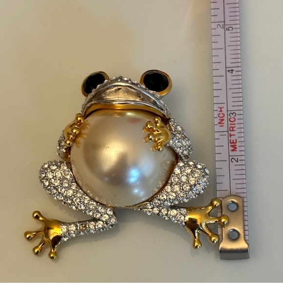 Vintage BUTLER Frog Rhinestone Accents Brooch Pin - Picture 2 of 4